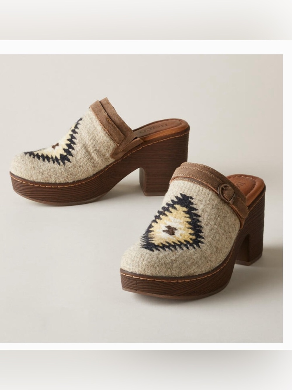 NWOB 8 BORN CARMEN Taupe Blanket Combo Clogs